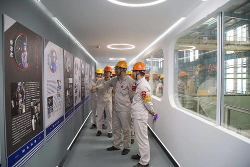 公司领导为特轧厂“最亮的星”颁奖，肯定高三线文明工厂创建工作与旅游业务双线并进